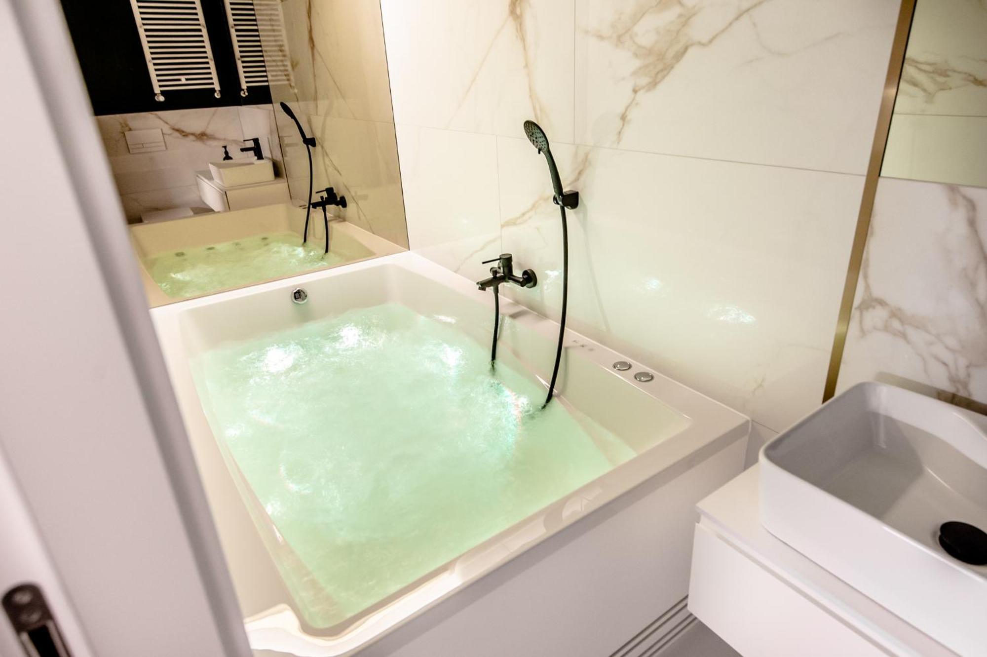 Super-Apartamenty Vip Jacuzzi III Poznan Exterior photo